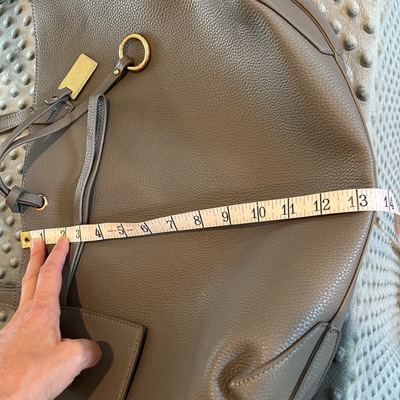 Taupe Textured Handbag w Matching Inner Wristlet Gold Trim Great Condition 💕 - Picture 12 of 13